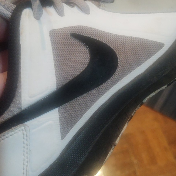 Shoes - Picture 6 of 9